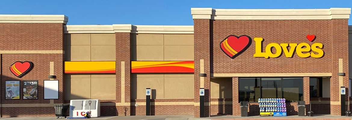 exterior shot of Love's Travel Stop in Pacific Junction Iowa